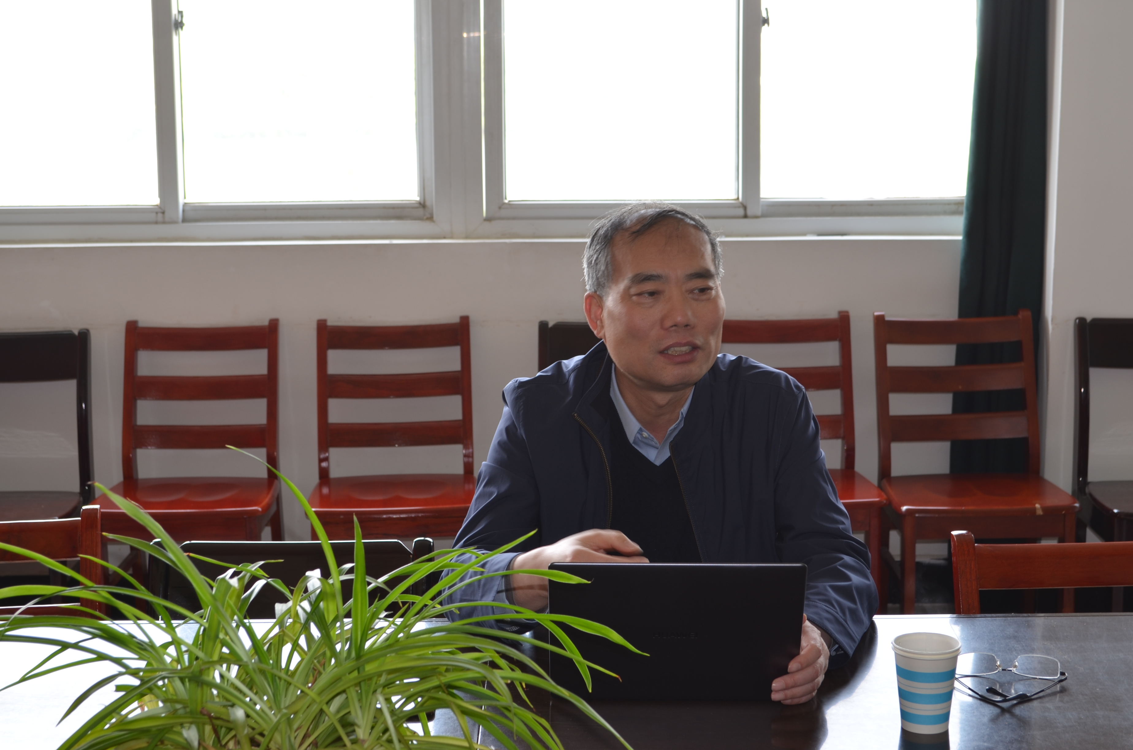 【审核评估 安徽大学副校长俞本立教授应邀来我校交流指导工作