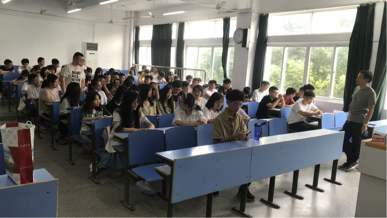 传媒学院开展"返校第一课"主题教育活动-安庆师范大学